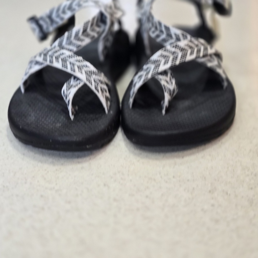 Women's 8 Chaco Hiking Sandal Z/2 Classic Trine Black White Chevron - Picture 4 of 7